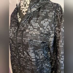 Columbia Black and Grey digital print hooded windbreaker lightweight Sz M